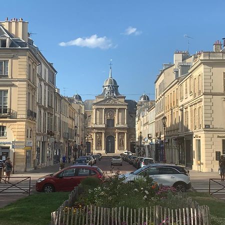 Appartement Versailles Quartier Notre Dame Au Pied Du Chateau Avec Parking Екстериор снимка