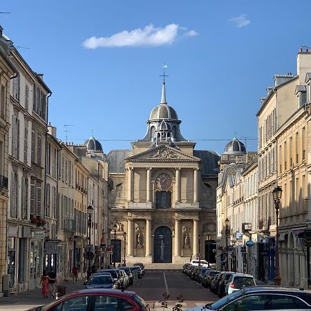 Appartement Versailles Quartier Notre Dame Au Pied Du Chateau Avec Parking Екстериор снимка