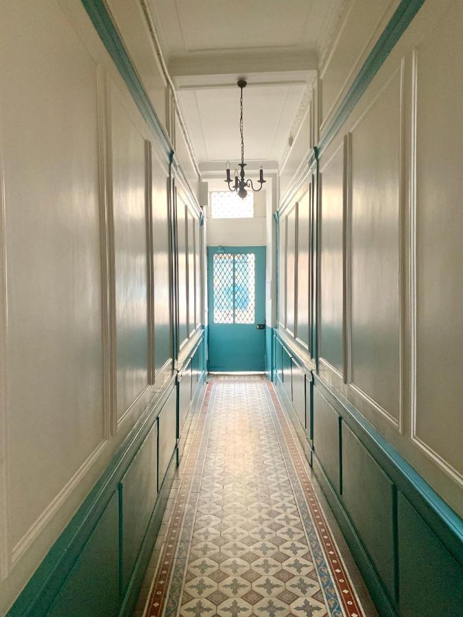 Appartement Versailles Quartier Notre Dame Au Pied Du Chateau Avec Parking Екстериор снимка