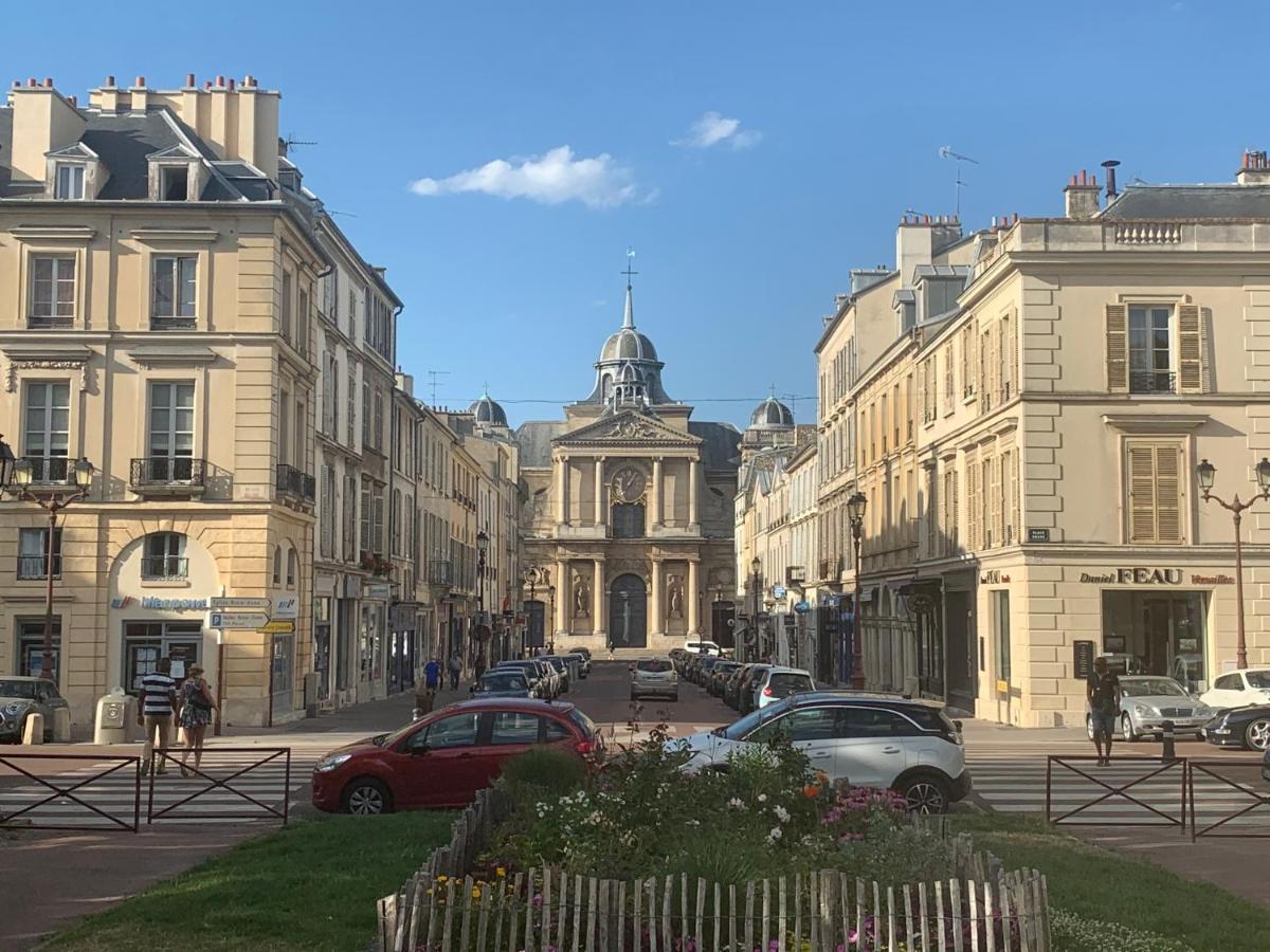 Appartement Versailles Quartier Notre Dame Au Pied Du Chateau Avec Parking Екстериор снимка