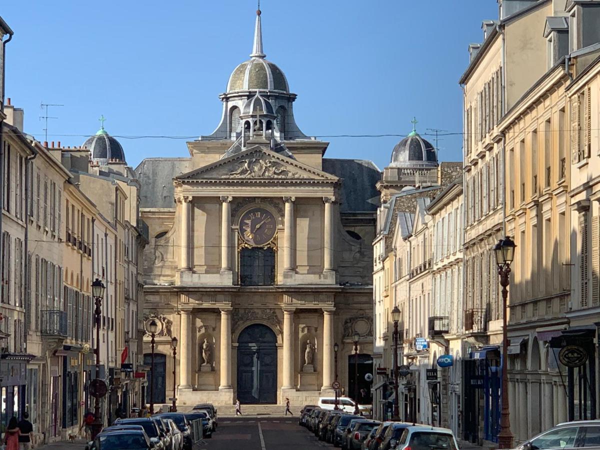 Appartement Versailles Quartier Notre Dame Au Pied Du Chateau Avec Parking Екстериор снимка