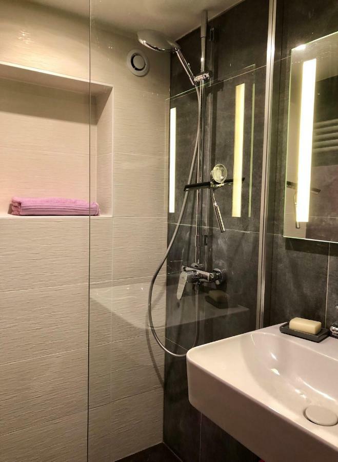 Appartement Versailles Quartier Notre Dame Au Pied Du Chateau Avec Parking Екстериор снимка
