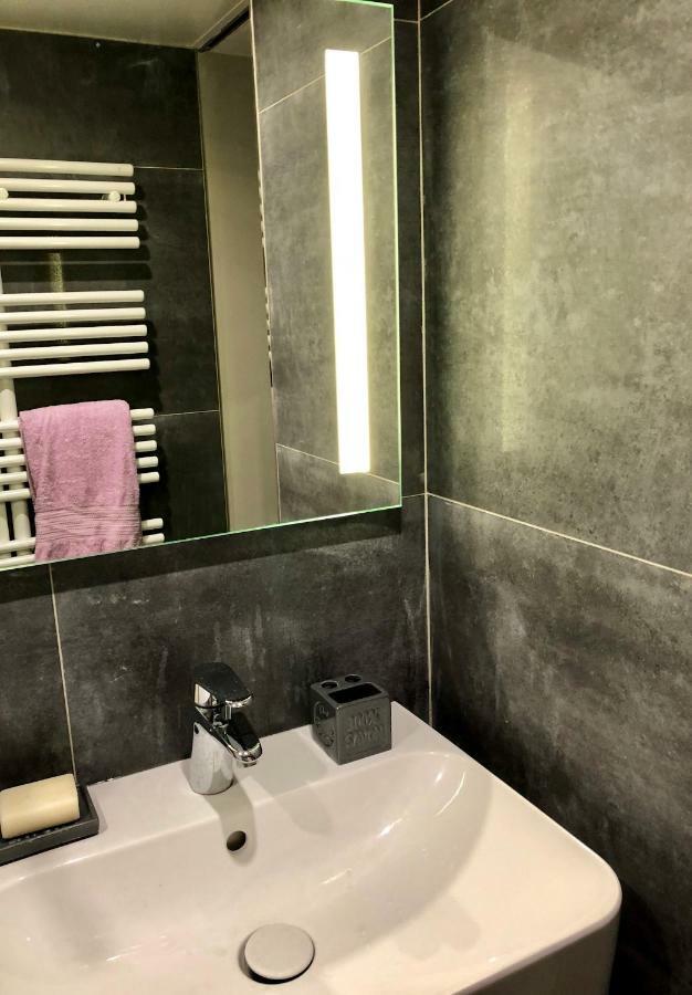 Appartement Versailles Quartier Notre Dame Au Pied Du Chateau Avec Parking Екстериор снимка