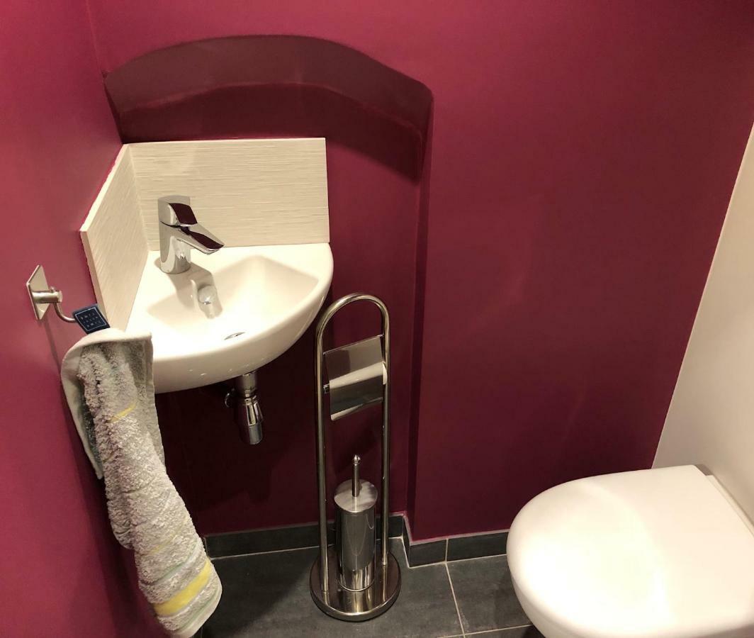 Appartement Versailles Quartier Notre Dame Au Pied Du Chateau Avec Parking Екстериор снимка