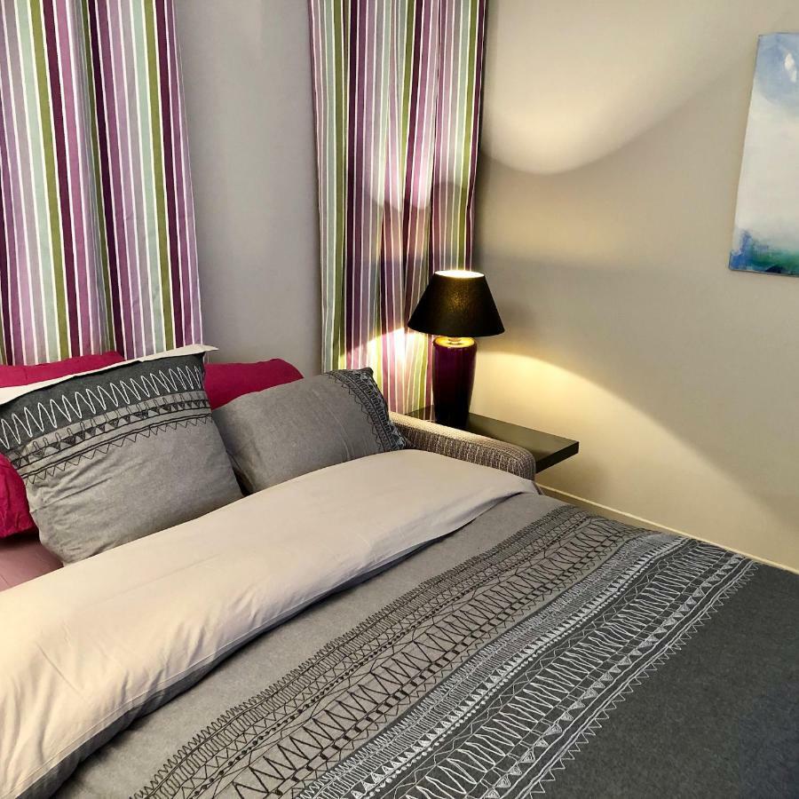 Appartement Versailles Quartier Notre Dame Au Pied Du Chateau Avec Parking Екстериор снимка