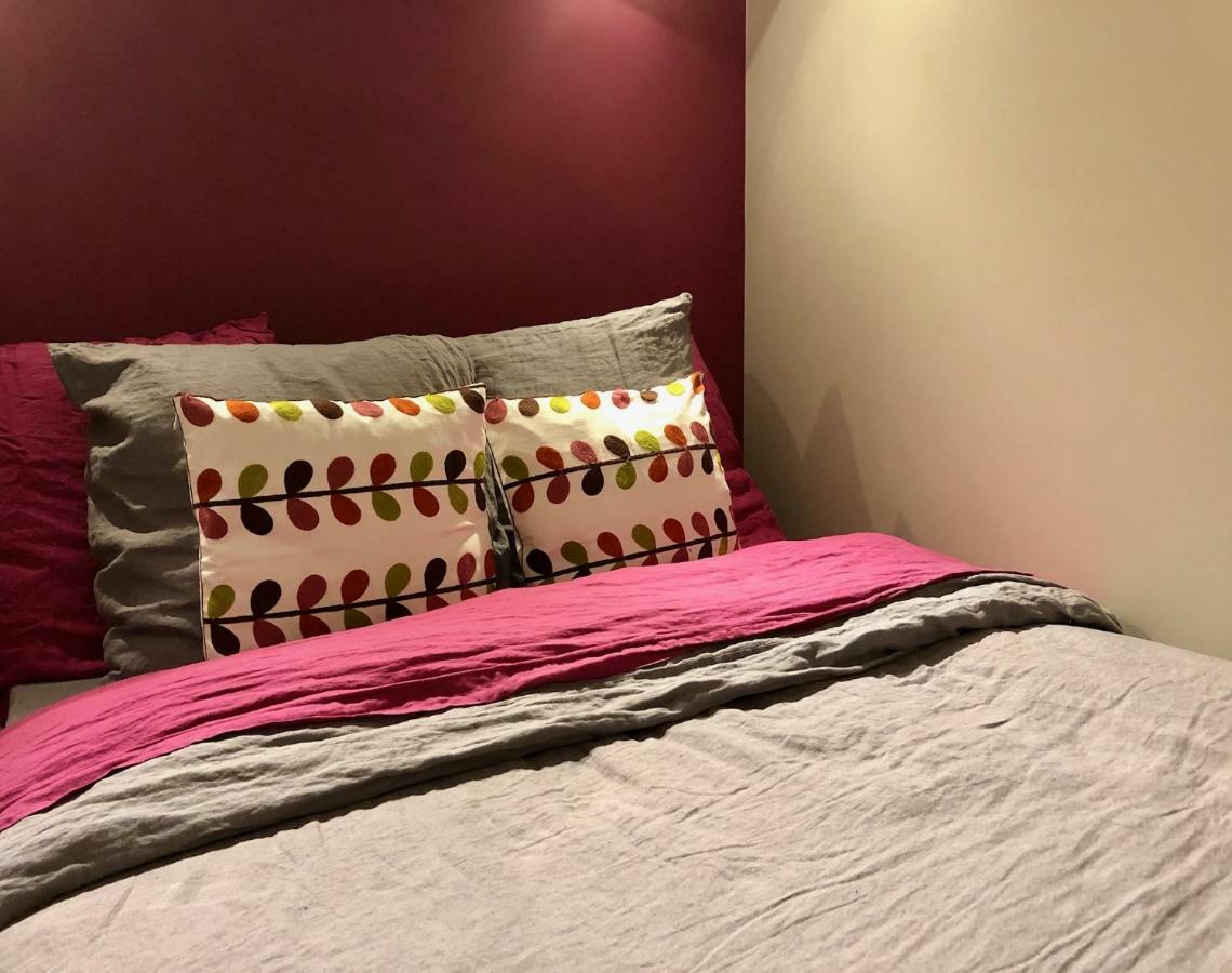 Appartement Versailles Quartier Notre Dame Au Pied Du Chateau Avec Parking Екстериор снимка